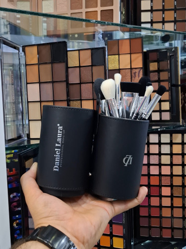 ست براش دنیل لورا