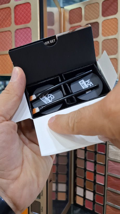 خط چشم دوقلوی کاریته